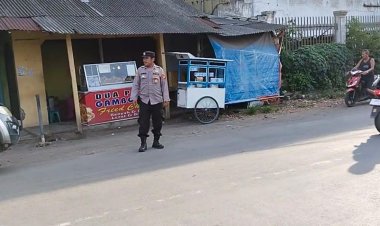 Polsek Karangsembung Polresta Cirebon Laksanakan Patroli Siang di Jalan Raya Kalimeang Wujud Kepedulian Polri terhadap Keamanan Masyarakat