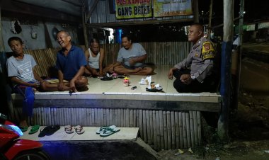 Bhabinkamtibmas Desa Jungjang Polsek Arjawinangun Polresta Cirebon Sambangi Awak Kamling, Sampaikan Pesan Kamtibmas