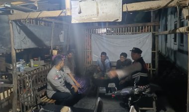 Patroli Polsek Babakan sambangi Pos Kamling Desa Sumber kidul,kecamatan Babakan, Kab Cirebon